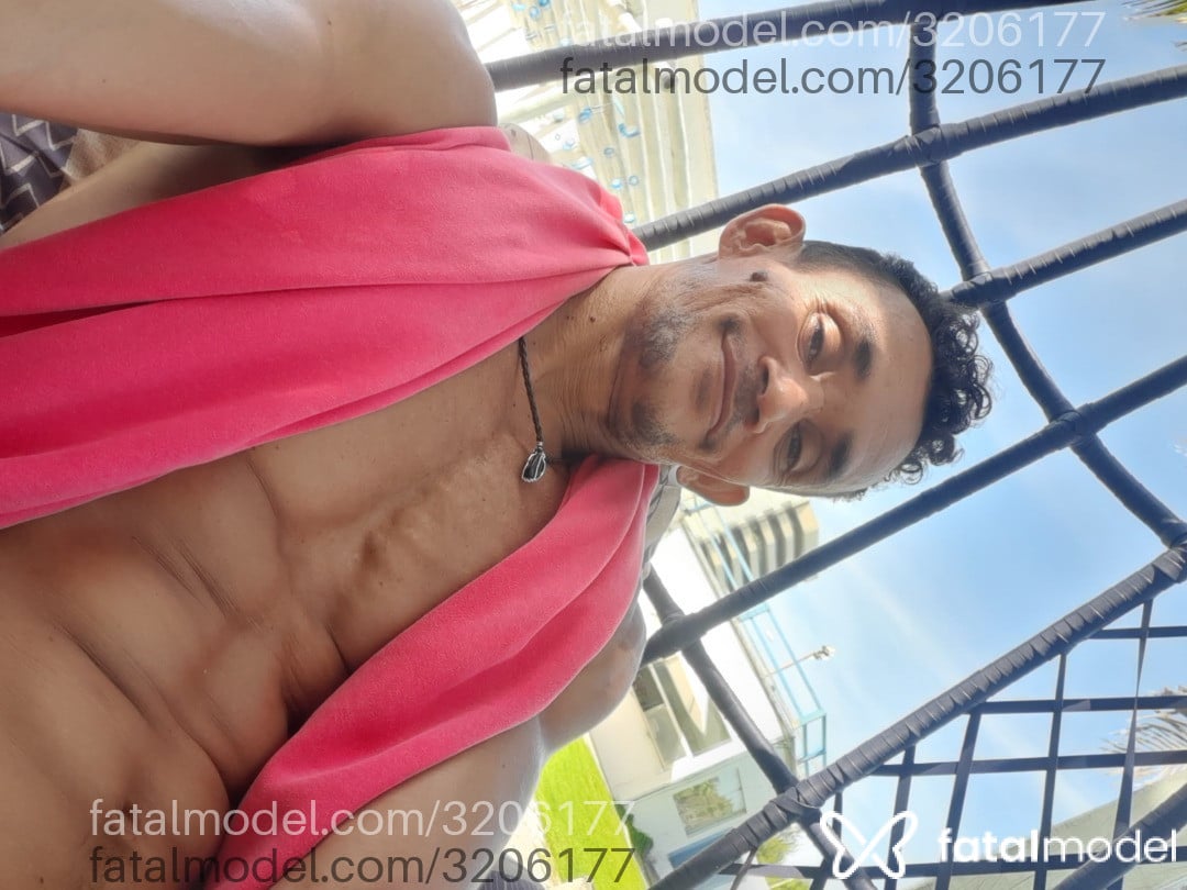 Acompanhante homem com cabelo castanho de olhos castanhos em Fortaleza - Massagemcasal