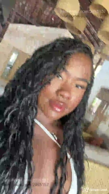 Acompanhante mulher morena (o) de olhos castanhos em Rio de Janeiro - Savanna