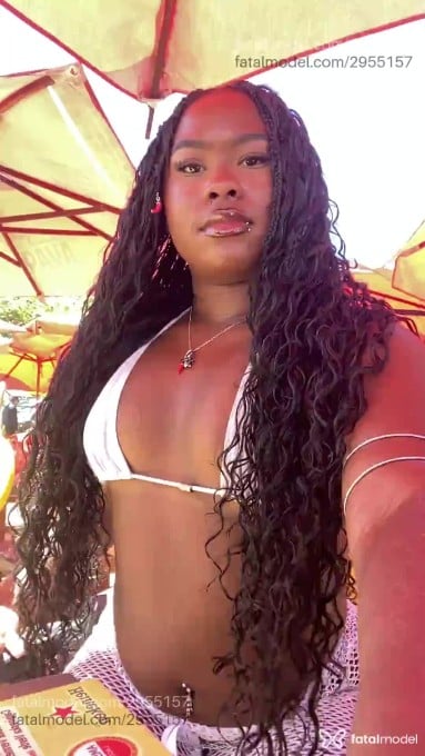 Acompanhante mulher morena (o) de olhos castanhos em Rio de Janeiro - Savanna