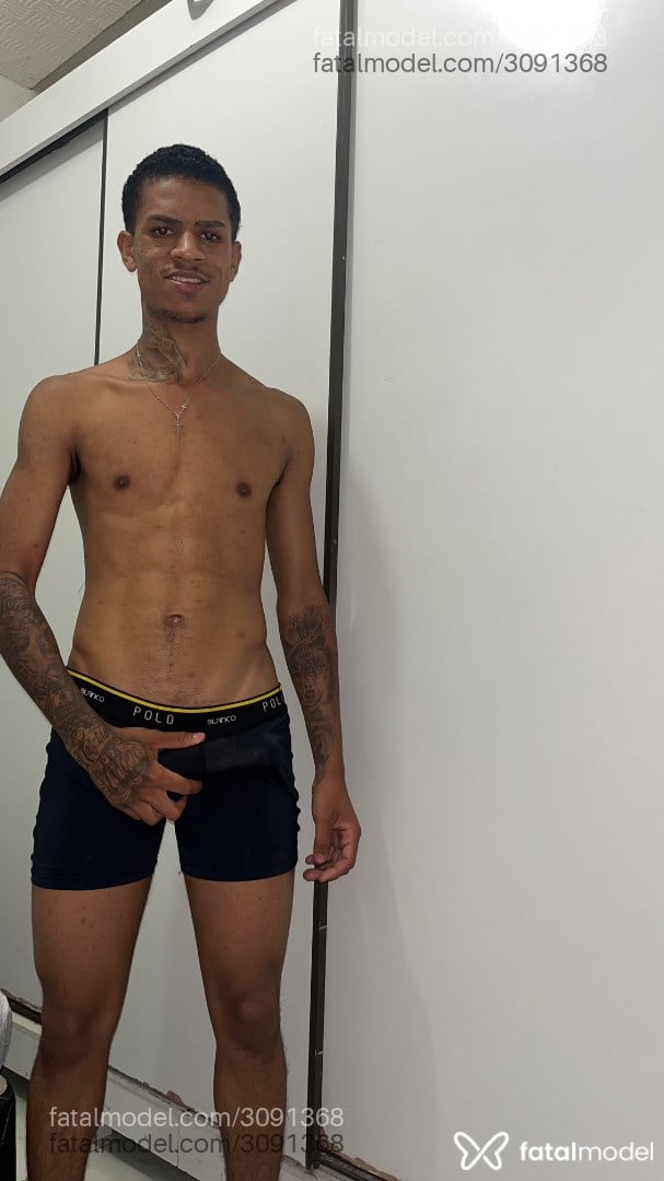 Acompanhante homem com cabelo colorido de olhos pretos em Belo Horizonte - Alezin
