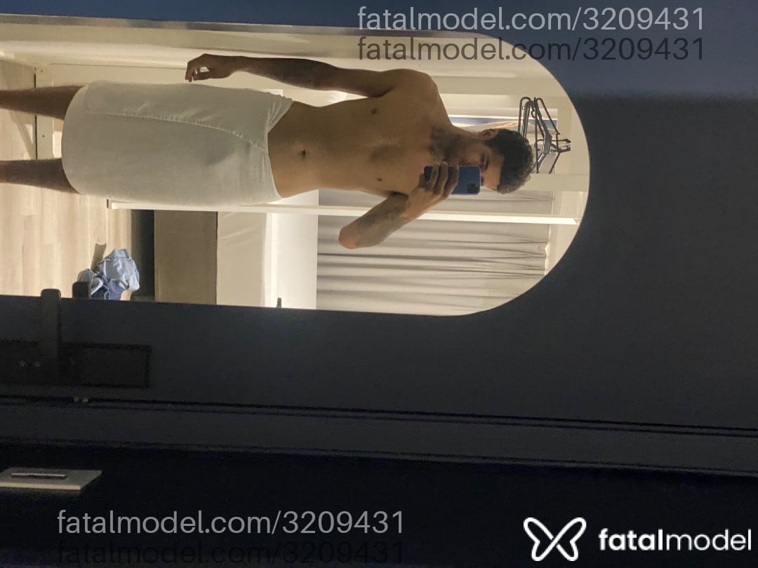 Acompanhante homem morena (o) de olhos castanhos em Cruz - Maike