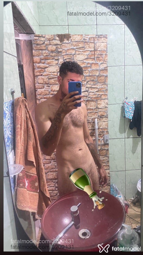 Acompanhante homem morena (o) de olhos castanhos em Cruz - Maike