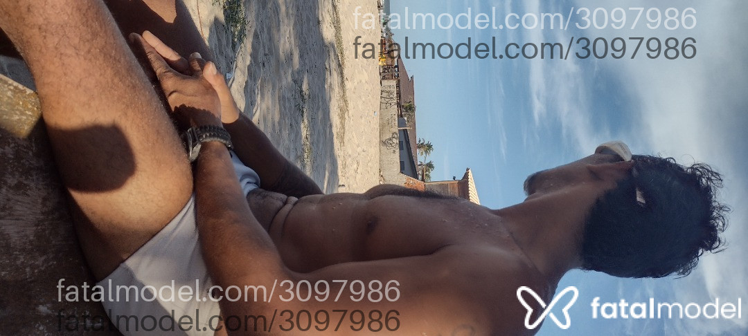 Acompanhante homem com cabelo grisalho de olhos pretos em Fortaleza - Bibim
