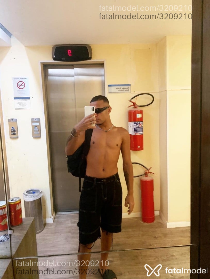 Acompanhante homem morena (o) de olhos castanhos em Rio de Janeiro - Daniel