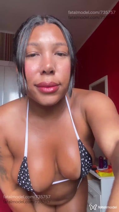 Acompanhante travesti morena (o) de olhos pretos em Porto Alegre - LETÍCIA