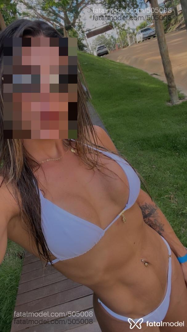 Acompanhante mulher com cabelo colorido de olhos castanhos em Joinville Acompanhante mulher com cabelo colorido de olhos castanhos em Joinville - Paolla