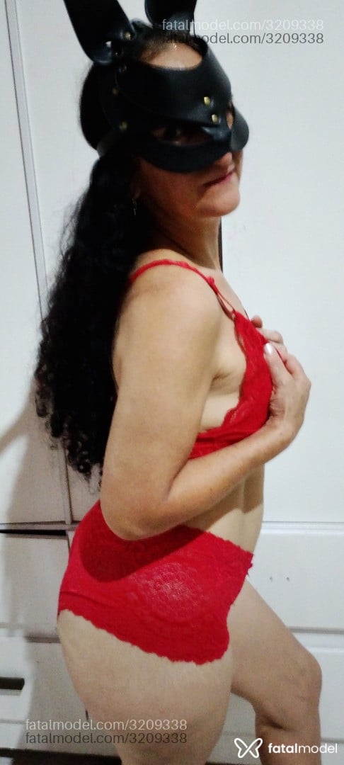 Acompanhante mulher morena (o) de olhos castanhos em Virtual Acompanhante mulher morena (o) de olhos castanhos em Virtual - Ester