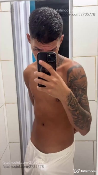 Acompanhante homem morena (o) de olhos castanhos em Florianópolis - Den Den