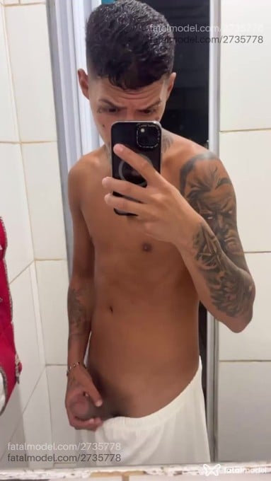 Acompanhante homem morena (o) de olhos castanhos em Florianópolis - Den Den