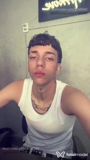 Acompanhante homem com cabelo castanho de olhos verdes em Virtual Acompanhante homem com cabelo castanho de olhos verdes em Virtual - Alves