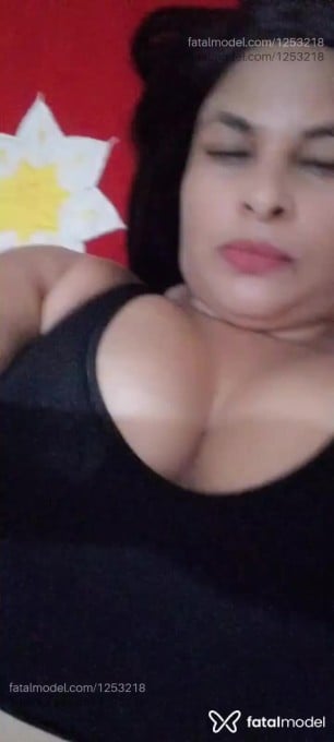 Acompanhante mulher com cabelo castanho de olhos mel em Araçuaí - Dena Moviiik