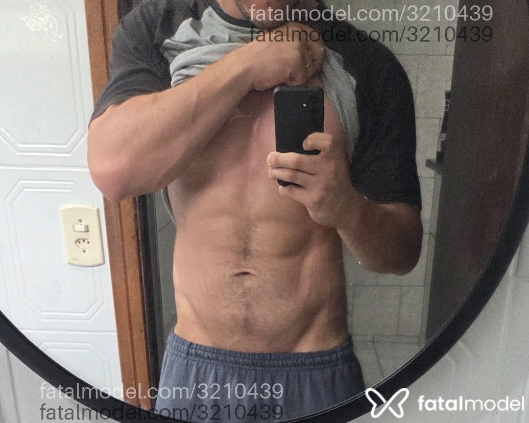 Acompanhante homem com cabelo castanho de olhos castanhos em Pindamonhangaba Acompanhante homem com cabelo castanho de olhos castanhos em Pindamonhangaba - Leonn