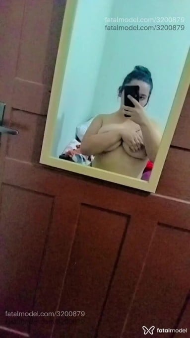 Acompanhante mulher morena (o) de olhos castanhos - Katie