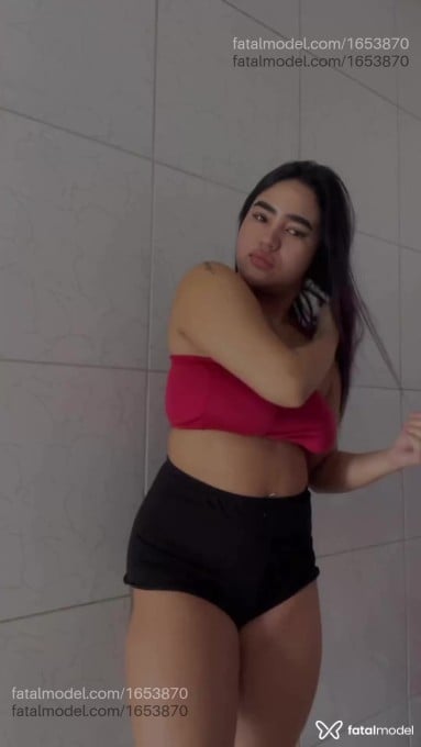 Acompanhante mulher morena (o) de olhos pretos - Bya Acompanhante mulher morena (o) de olhos pretos - Bya
