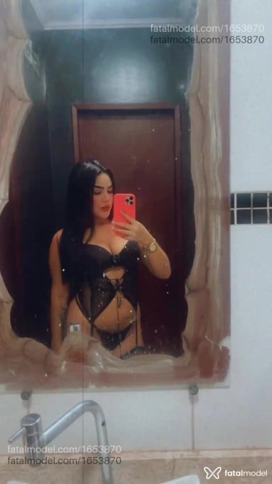 Acompanhante mulher morena (o) de olhos pretos - Bya Acompanhante mulher morena (o) de olhos pretos - Bya