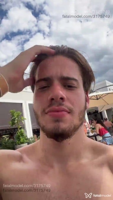 Acompanhante homem loira (o) de olhos mel em São Paulo Acompanhante homem loira (o) de olhos mel em São Paulo - Ramos
