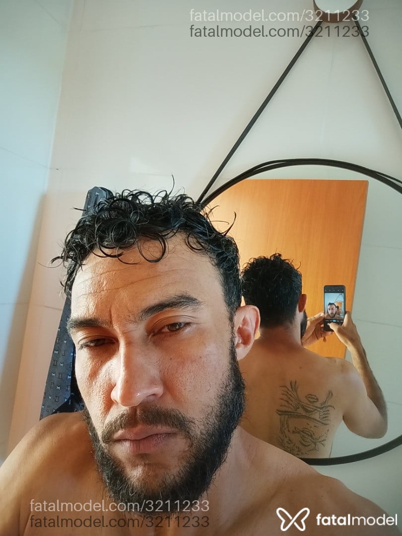 Acompanhante homem com cabelo grisalho de olhos castanhos em Águas Lindas de Goiás Acompanhante homem com cabelo grisalho de olhos castanhos em Águas Lindas de Goiás - Yuri Soares