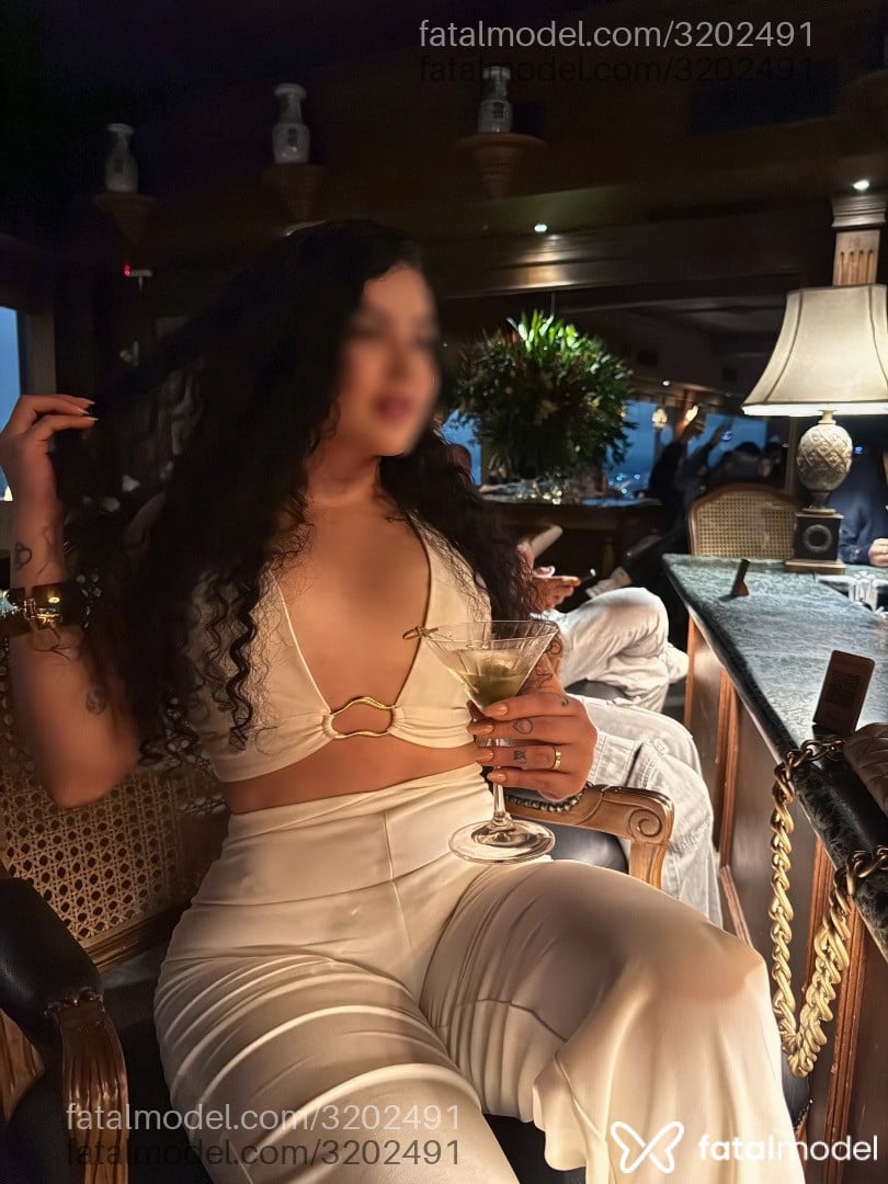 Acompanhante mulher morena (o) de olhos castanhos em Votuporanga - Larissa
