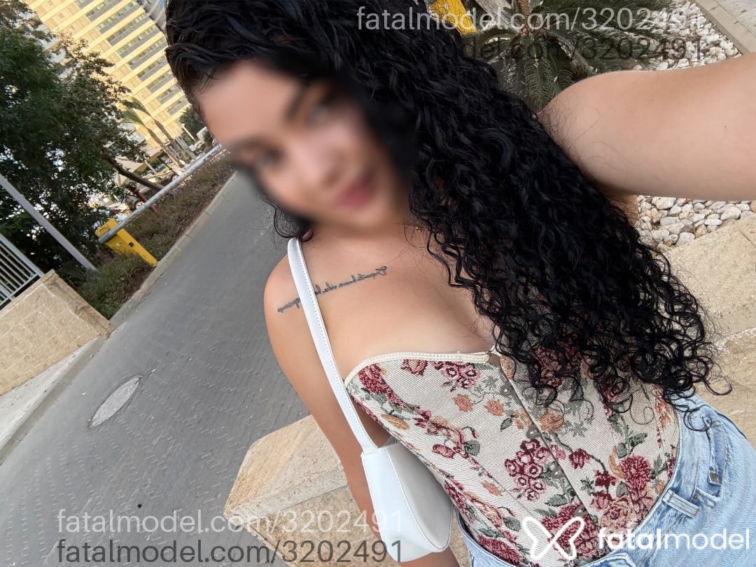 Acompanhante mulher morena (o) de olhos castanhos em Votuporanga - Larissa