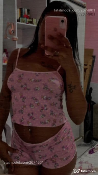 Acompanhante mulher com cabelo castanho de olhos pretos em Armação dos Búzios - Aghata Moura