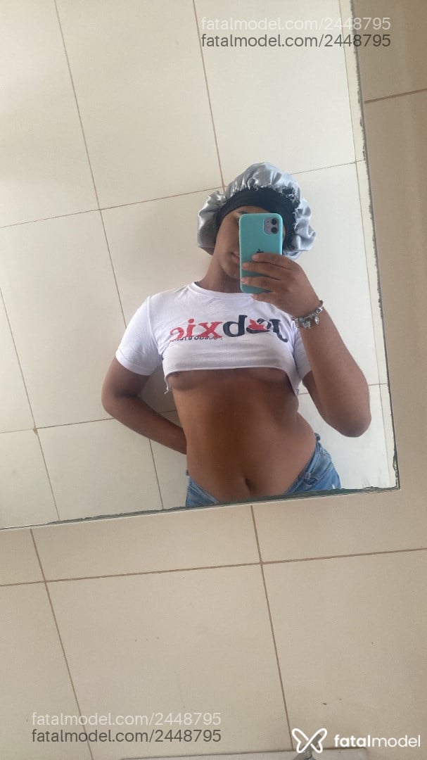 Acompanhante mulher trans morena (o) de olhos castanhos em Jandira - Mirella