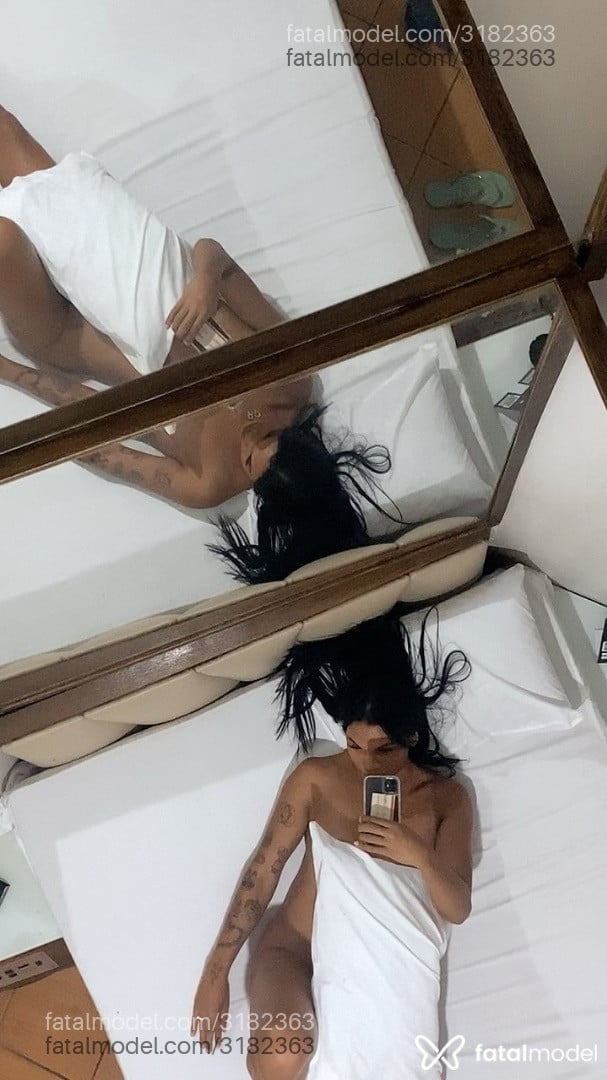 Acompanhante mulher trans morena (o) de olhos mel em Jandira - Raissa