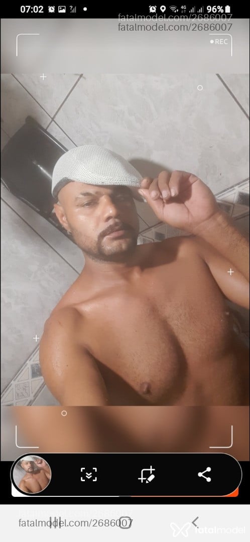 Acompanhante homem com cabelo grisalho de olhos pretos em Caldas Novas Acompanhante homem com cabelo grisalho de olhos pretos em Caldas Novas - Clayton