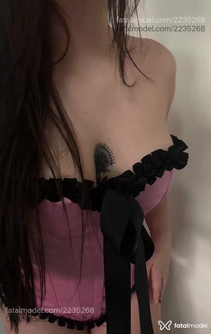 Acompanhante mulher com cabelo castanho de olhos castanhos em Brasília Acompanhante mulher com cabelo castanho de olhos castanhos em Brasília - Inanna