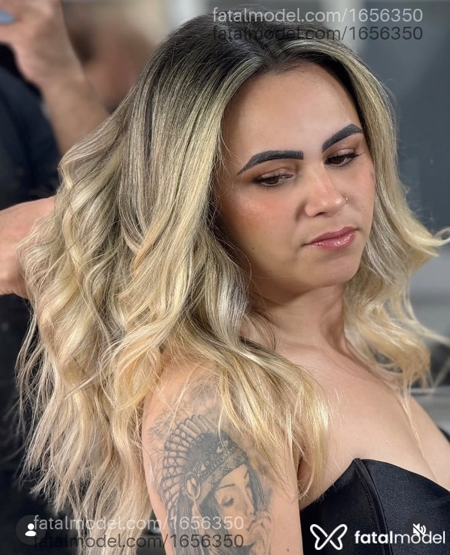 Acompanhante mulher com cabelo castanho de olhos castanhos em Barretos Acompanhante mulher com cabelo castanho de olhos castanhos em Barretos - Mirella