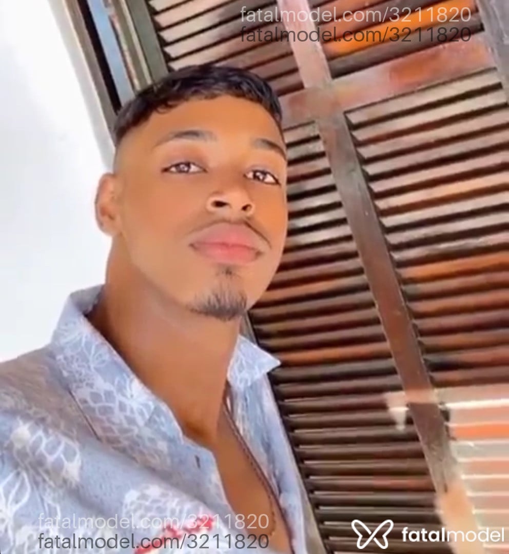 Acompanhante homem morena (o) de olhos castanhos em Taboão da Serra Acompanhante homem morena (o) de olhos castanhos em Taboão da Serra - Lucas