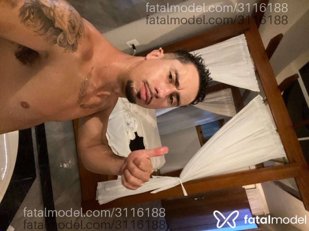 Acompanhante homem com cabelo castanho de olhos verdes em Virtual - Lorenzo