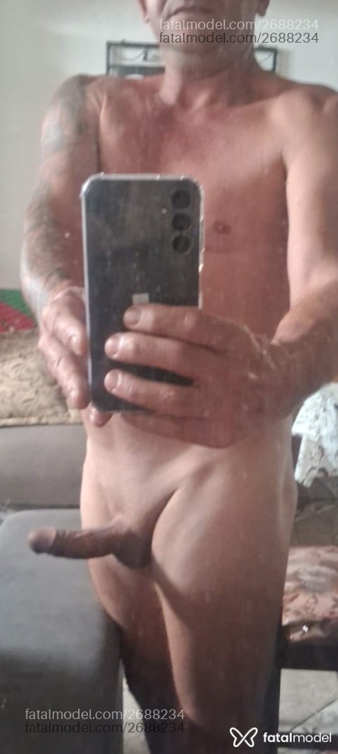 Acompanhante homem loira (o) de olhos pretos - Ricardo