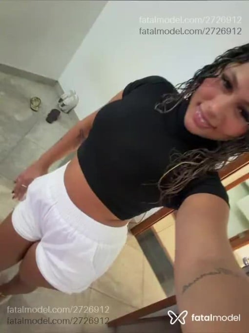 Acompanhante mulher loira (o) de olhos castanhos - Antonella Braga
