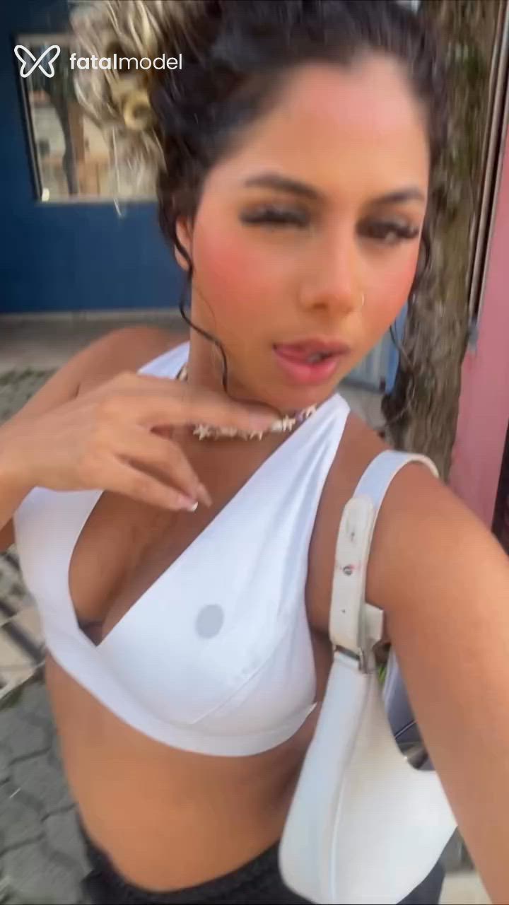 Acompanhante mulher loira (o) de olhos castanhos - Antonella Braga