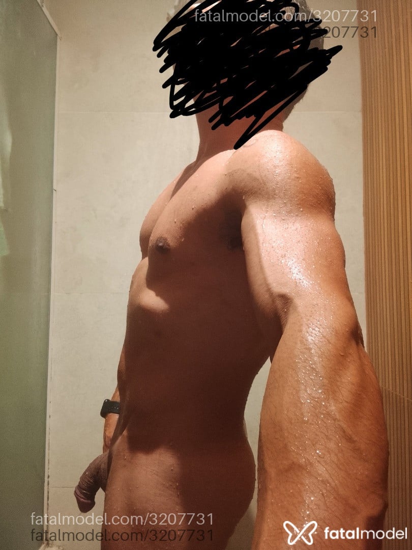 Acompanhante homem com cabelo castanho de olhos castanhos em Sombrio - Roberto