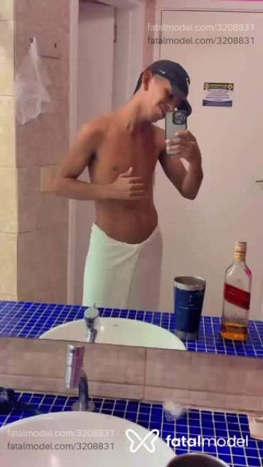 Acompanhante homem morena (o) de olhos pretos em Itajaí - Vitorbb