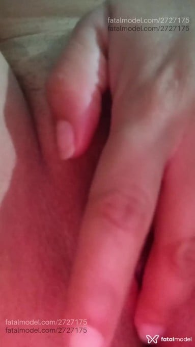 Acompanhante mulher loira (o) de olhos pretos - Thaizinha