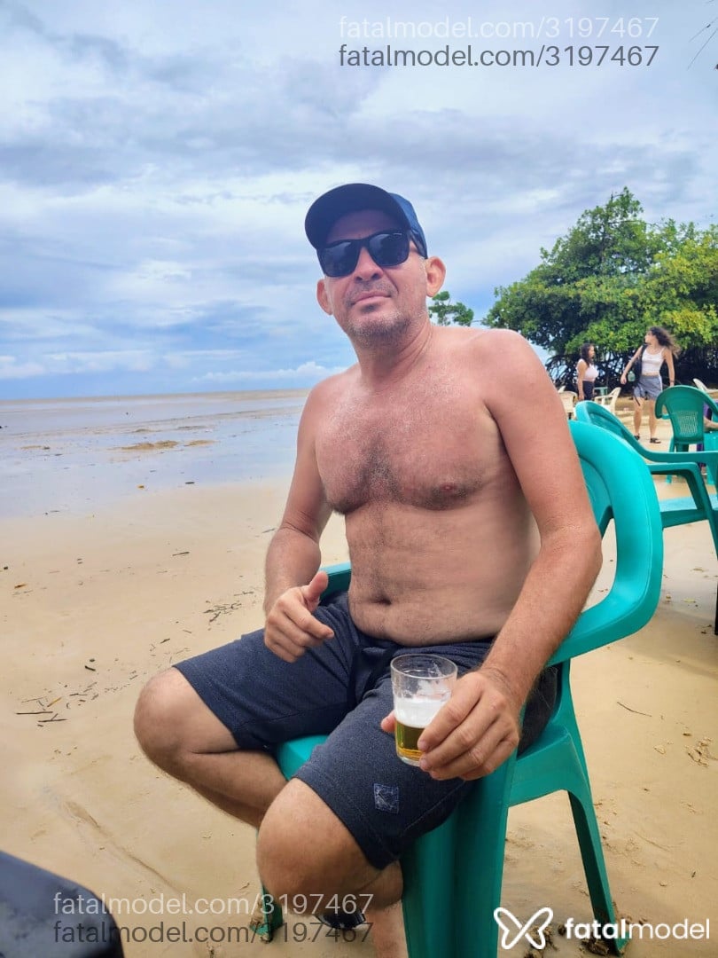 Acompanhante homem com cabelo castanho de olhos castanhos em Belém - Italo