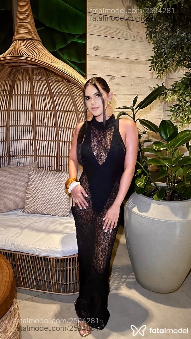 Acompanhante mulher morena (o) de olhos pretos - Luna