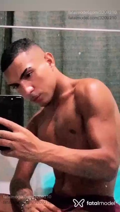 Acompanhante homem morena (o) de olhos castanhos em Rio de Janeiro - Daniel