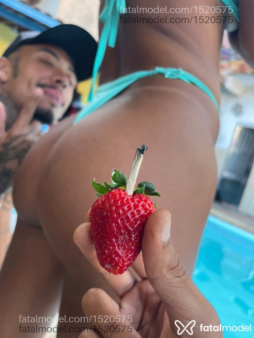 Acompanhante mulher morena (o) de olhos pretos em Guarujá Acompanhante mulher morena (o) de olhos pretos em Guarujá - morena rosa