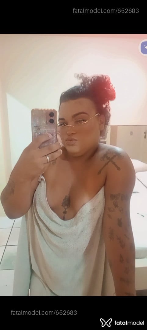 Acompanhante mulher trans com cabelo castanho de olhos castanhos - Nicky Acompanhante mulher trans com cabelo castanho de olhos castanhos - Nicky
