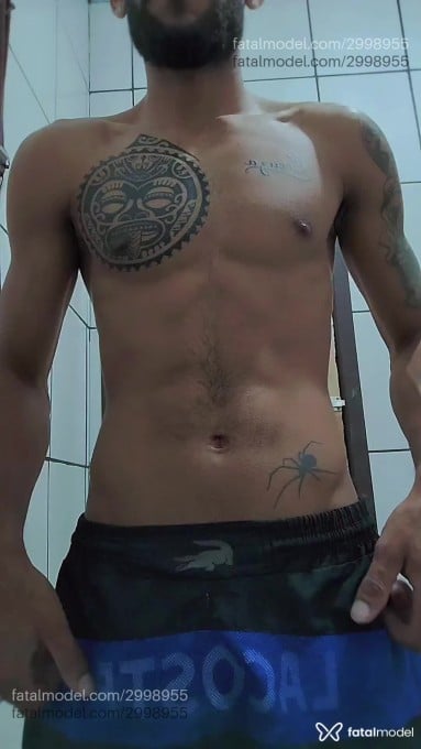 Acompanhante homem morena (o) de olhos pretos - Pretoh