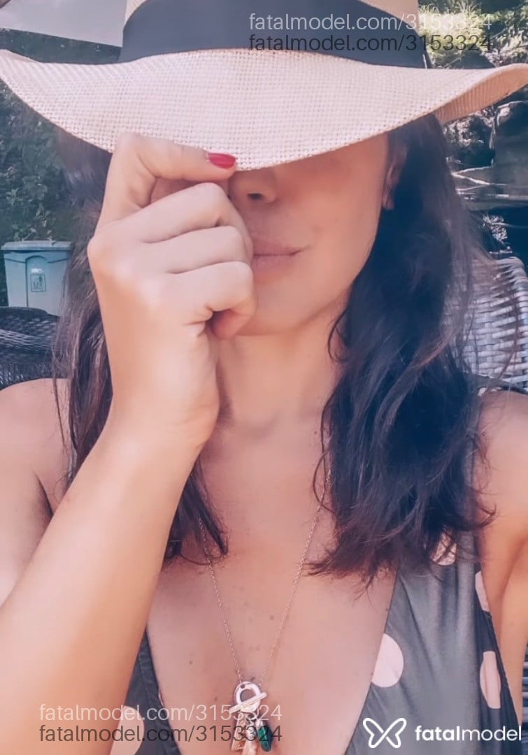Acompanhante mulher com cabelo castanho de olhos castanhos em Rio de Janeiro Acompanhante mulher com cabelo castanho de olhos castanhos em Rio de Janeiro - Nina Brennan