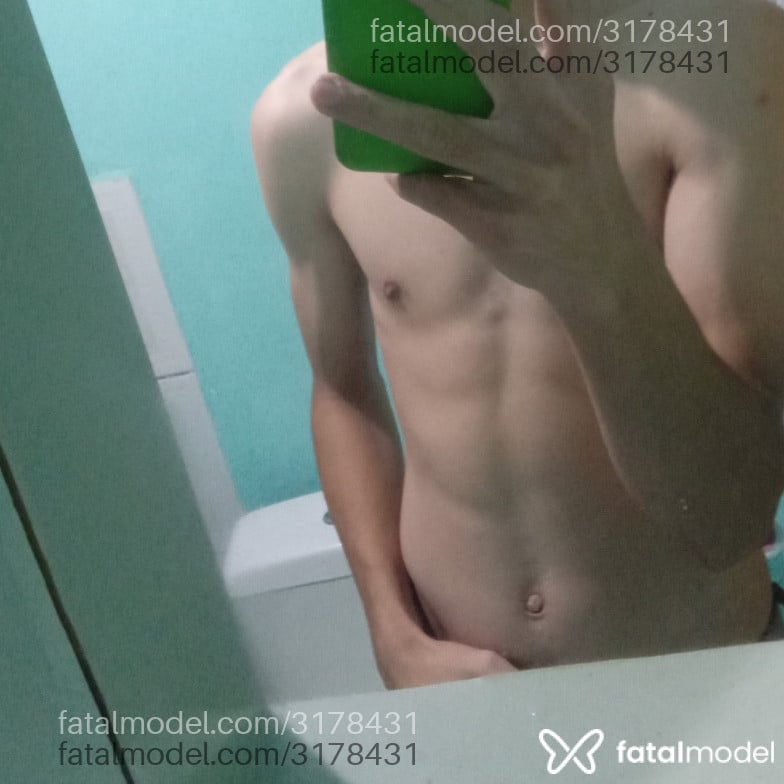 Acompanhante homem morena (o) de olhos mel em Ponta Grossa - Henrique