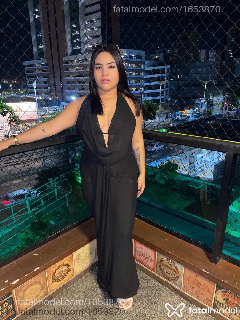 Acompanhante mulher morena (o) de olhos pretos - Bya Acompanhante mulher morena (o) de olhos pretos - Bya