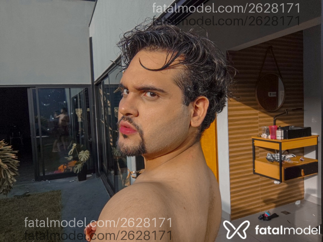 Acompanhante homem morena (o) de olhos pretos em Virtual - Romesi