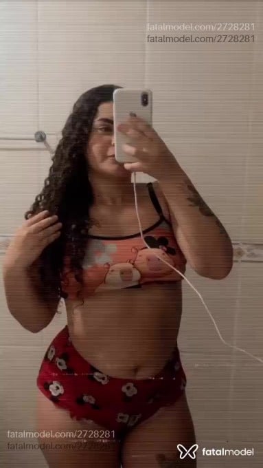 Acompanhante mulher com cabelo castanho de olhos mel - Nanda
