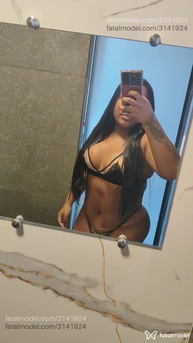 Acompanhante mulher morena (o) de olhos pretos em Rio de Janeiro Acompanhante mulher morena (o) de olhos pretos em Rio de Janeiro - Laura