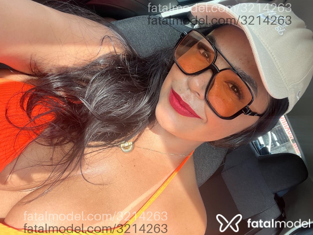 Acompanhante mulher morena (o) de olhos pretos em Londrina - Vitória